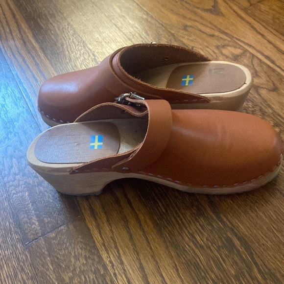 MIA Alma Buckle Clogs - Picture 5 of 7